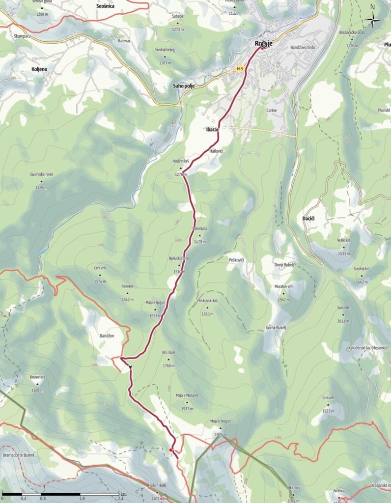 Cette première étape commence par un petit périple à pieds, en stop et en bus, depuis Tutin en Serbie pour rejoindre le Monténégro puis le sentier Peaks of the Balkans. Une première journée de marche bien fatiguante avec un bon dénivelé positif qui m’amène au pied du sommet Hajla !